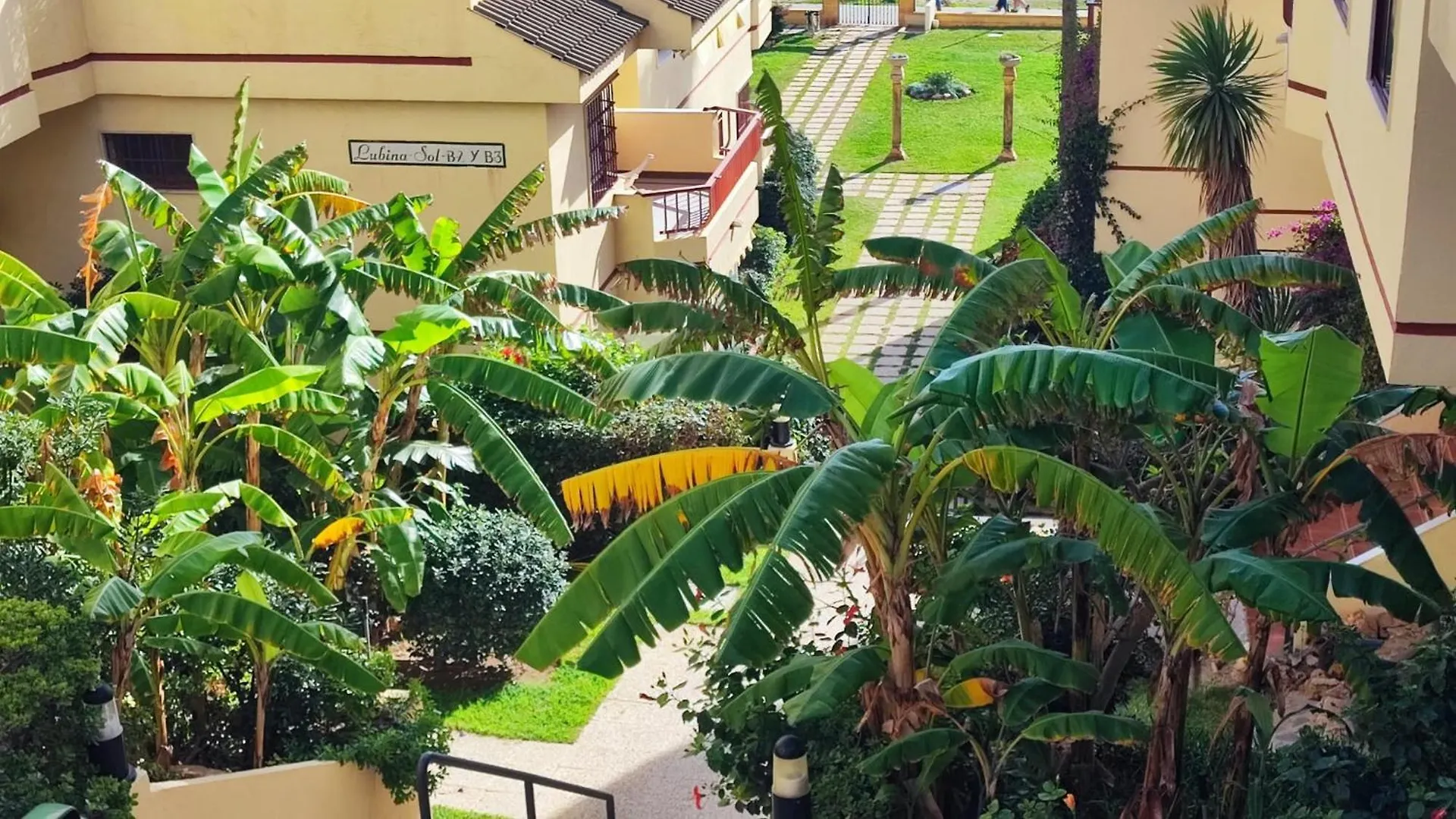 Casa Linda, Front The Beach La Lucera, Ribiera Del Sol Wifi, Ac, Private Parking, Petfriendly Sitio de Calahonda 0*,  Spain