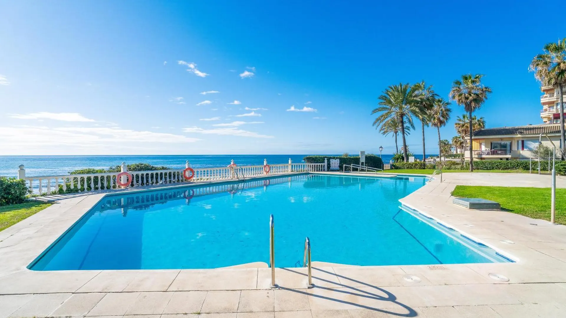 Casa Linda, Front The Beach La Lucera, Ribiera Del Sol Wifi, Ac, Private Parking, Petfriendly Sitio de Calahonda Apartment