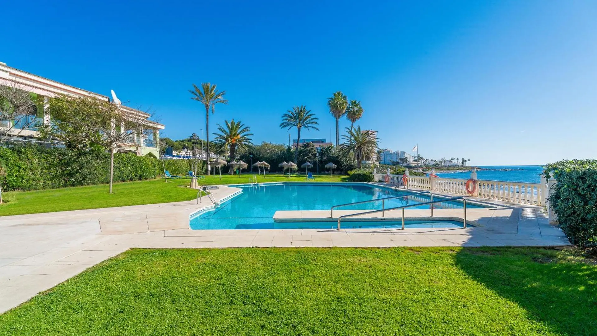 Casa Linda, Front The Beach La Lucera, Ribiera Del Sol Wifi, Ac, Private Parking, Petfriendly Sitio de Calahonda Apartment