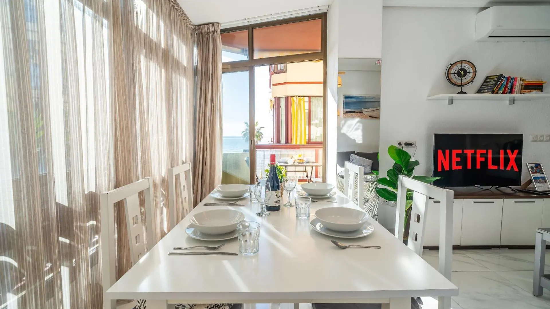 Casa Linda, Front The Beach La Lucera, Ribiera Del Sol Wifi, Ac, Private Parking, Petfriendly Sitio de Calahonda