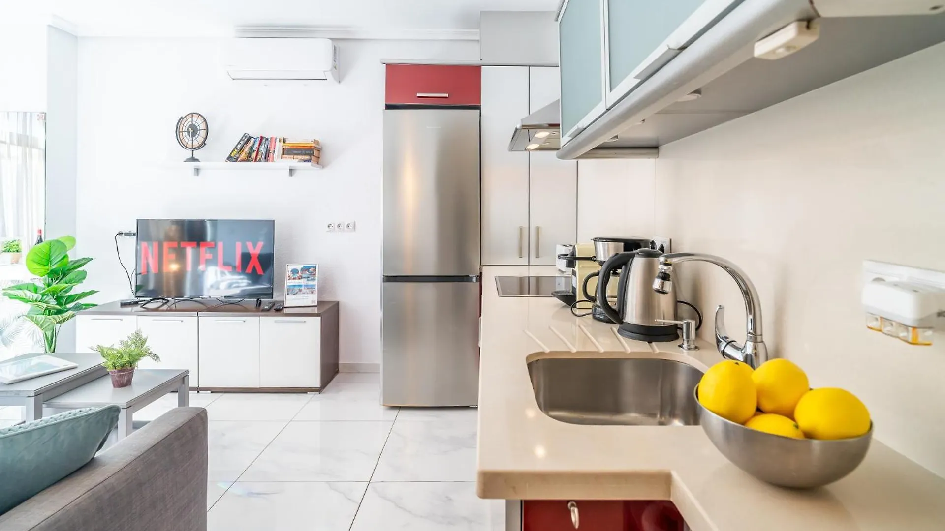 Casa Linda, Front The Beach La Lucera, Ribiera Del Sol Wifi, Ac, Private Parking, Petfriendly Sitio de Calahonda 0*,