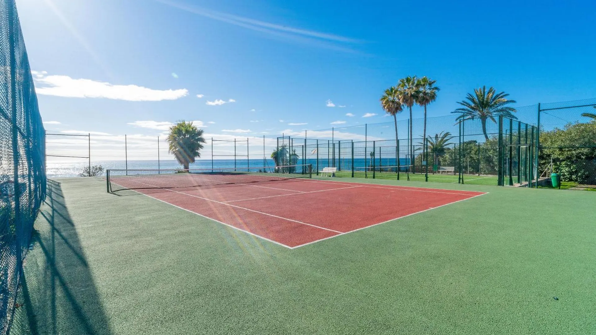 Casa Linda, Front The Beach La Lucera, Ribiera Del Sol Wifi, Ac, Private Parking, Petfriendly Sitio de Calahonda 0*,  Spain