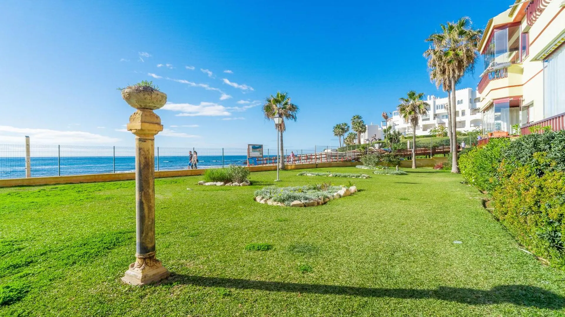 Casa Linda, Front The Beach La Lucera, Ribiera Del Sol Wifi, Ac, Private Parking, Petfriendly Sitio de Calahonda Apartment