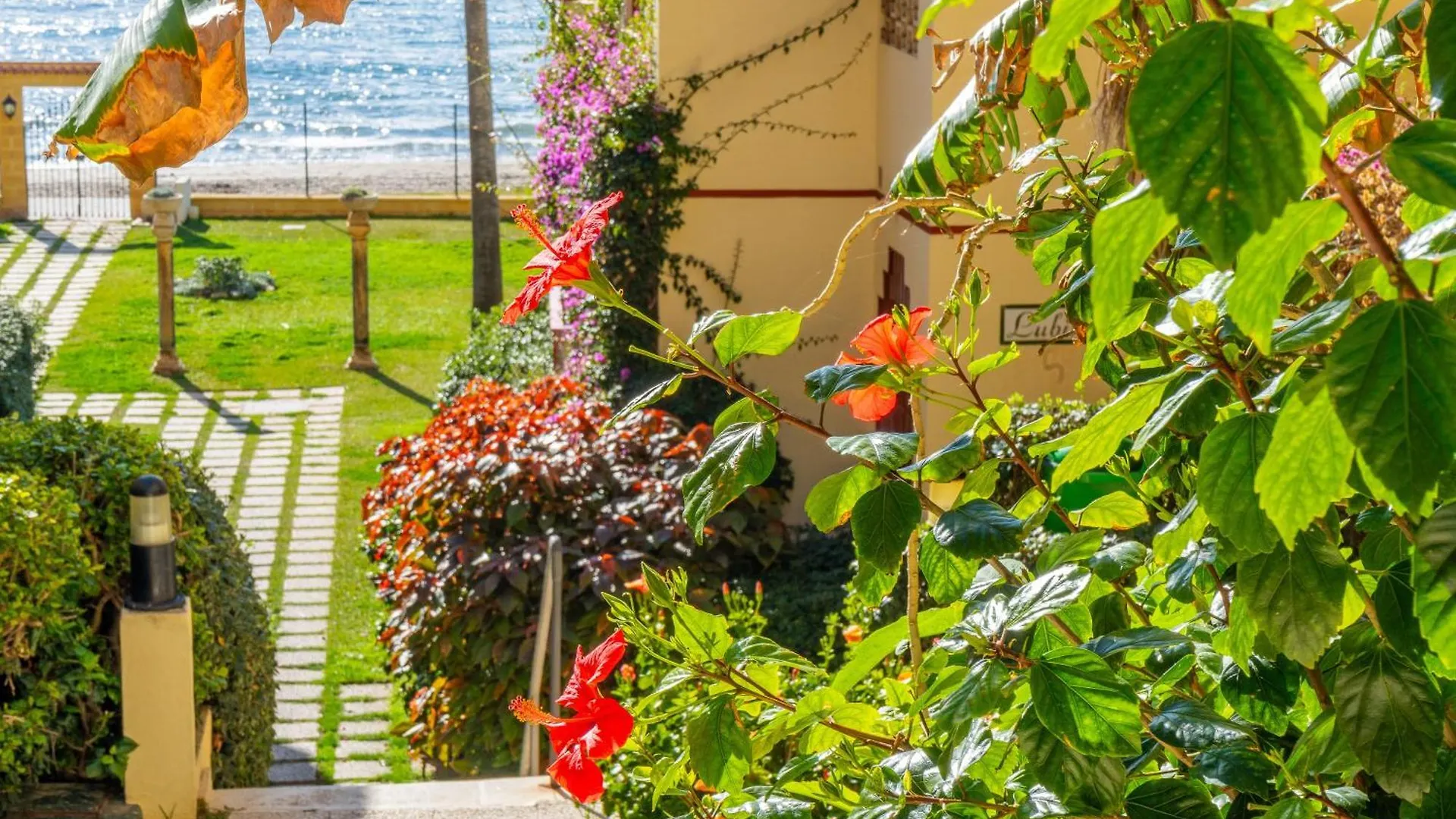 Casa Linda, Front The Beach La Lucera, Ribiera Del Sol Wifi, Ac, Private Parking, Petfriendly Sitio de Calahonda Spain