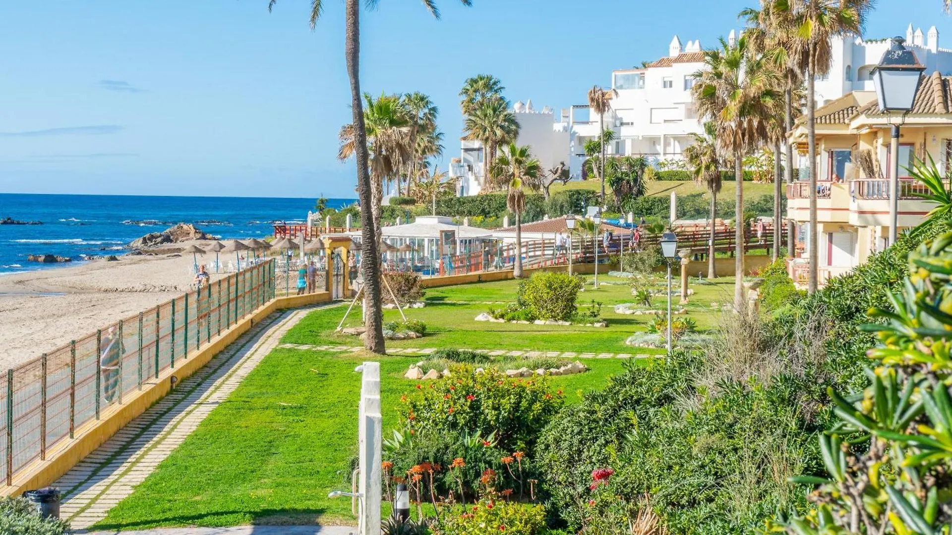 Casa Linda, Front The Beach La Lucera, Ribiera Del Sol Wifi, Ac, Private Parking, Petfriendly Sitio de Calahonda 0*,