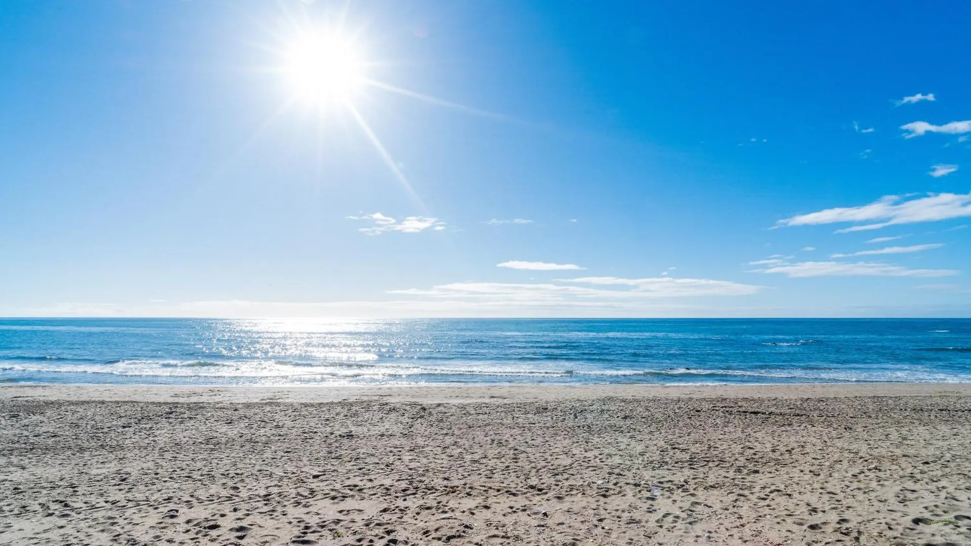 Casa Linda, Front The Beach La Lucera, Ribiera Del Sol Wifi, Ac, Private Parking, Petfriendly Sitio de Calahonda Apartment