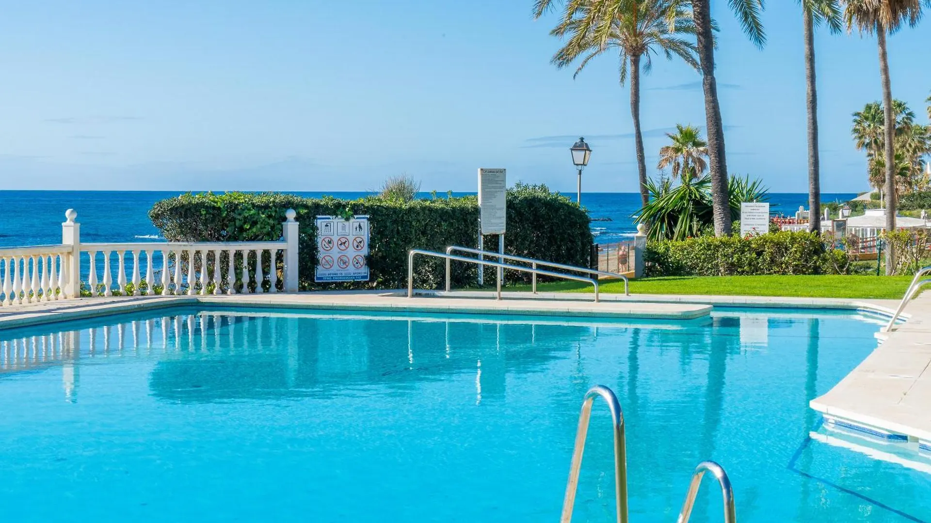 Casa Linda, Front The Beach La Lucera, Ribiera Del Sol Wifi, Ac, Private Parking, Petfriendly Sitio de Calahonda