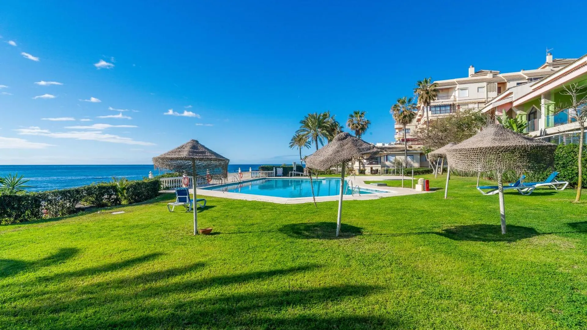 Casa Linda, Front The Beach La Lucera, Ribiera Del Sol Wifi, Ac, Private Parking, Petfriendly Sitio de Calahonda
