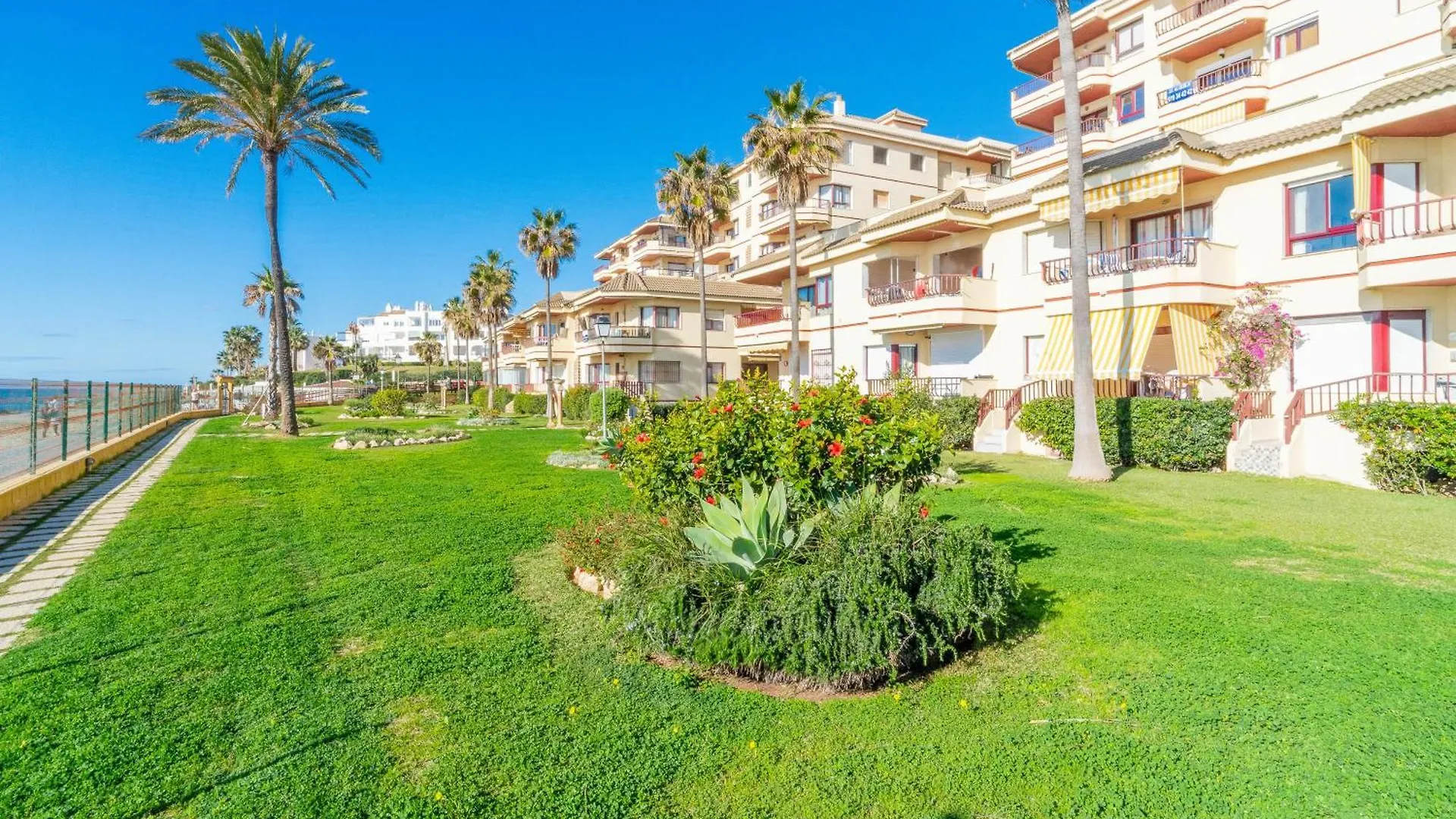 Casa Linda, Front The Beach La Lucera, Ribiera Del Sol Wifi, Ac, Private Parking, Petfriendly Sitio de Calahonda Spain